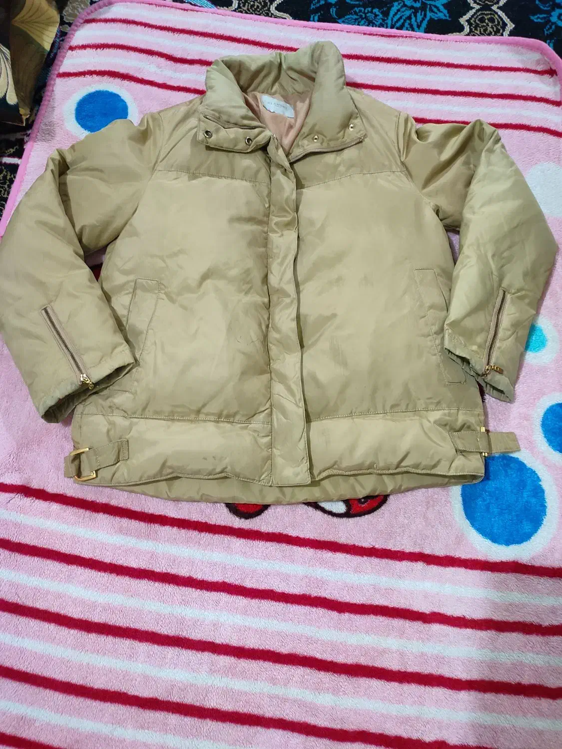 کاپشن،زنانه|لباس|تربت جام, میرقوام الدین|دیوار