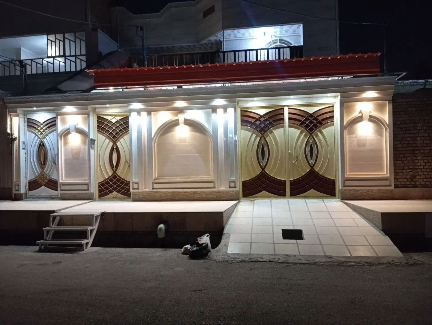 کار تخریب کندن ایزوگام رنگ آمیزی در پنجره|خدمات پیشه و مهارت|باوی, |دیوار