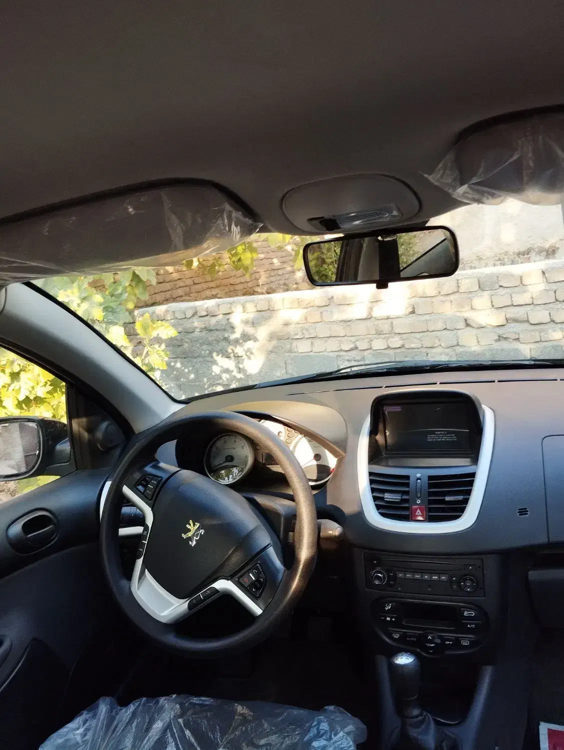 پژو ۲۰۷ سقف فلز مدل ۱۴۰۴|خودرو سواری و وانت|شیراز, شهرک سراج‎|دیوار