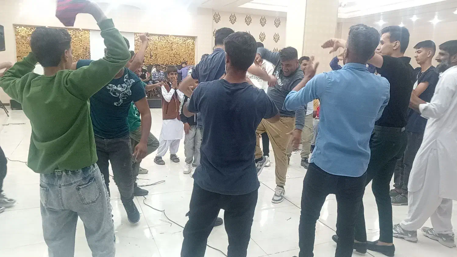 خواننده و نوازنده جهت مراسمات|خدمات پذیرایی، مراسم|آزادشهر, |دیوار