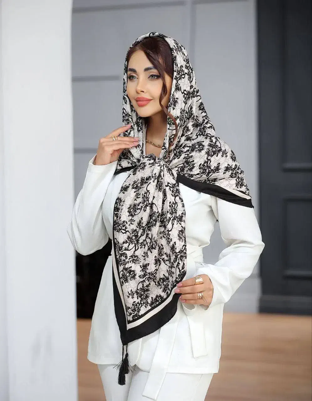 روسری سیاسکارف پاییزه|لباس|عجب شیر, |دیوار