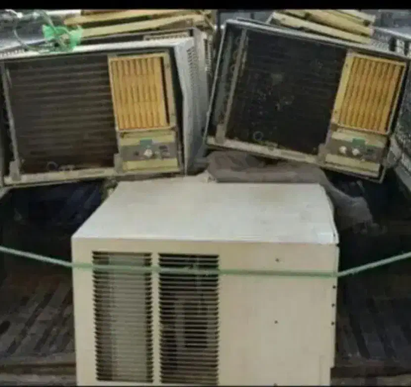 ضایعات کولر گازی.  اسپیلت کهنه|کولر گازی و فن‌کوئل|ایرانشهر, |دیوار