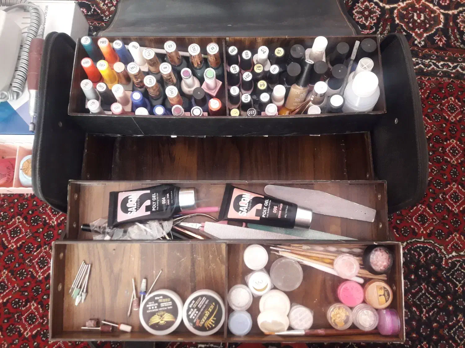 وسایل کاشت ناخن|آرایشگاه و سالن‌های زیبایی|سنندج, |دیوار