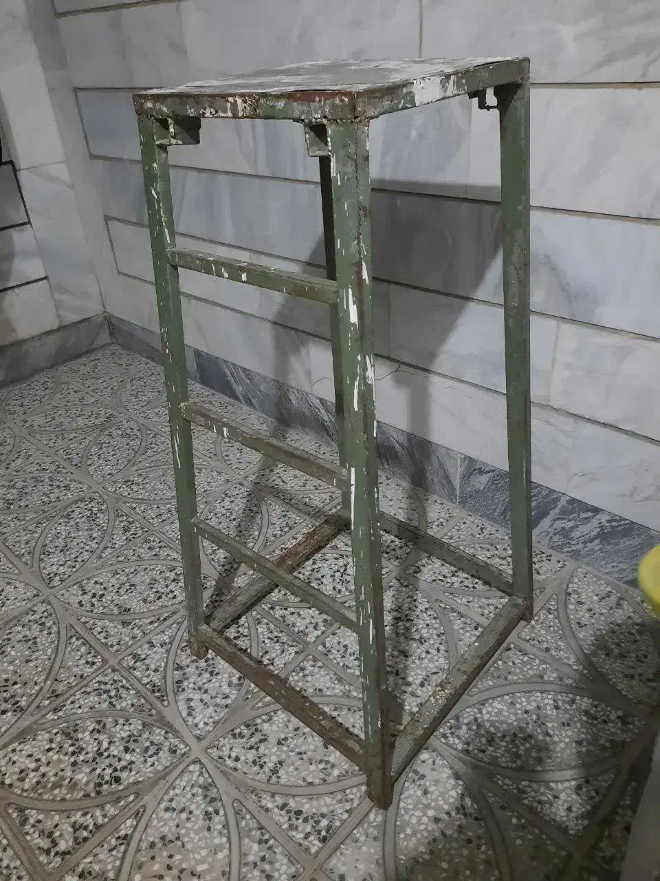 چهارپایه|صندلی و نیمکت|بروجرد, |دیوار