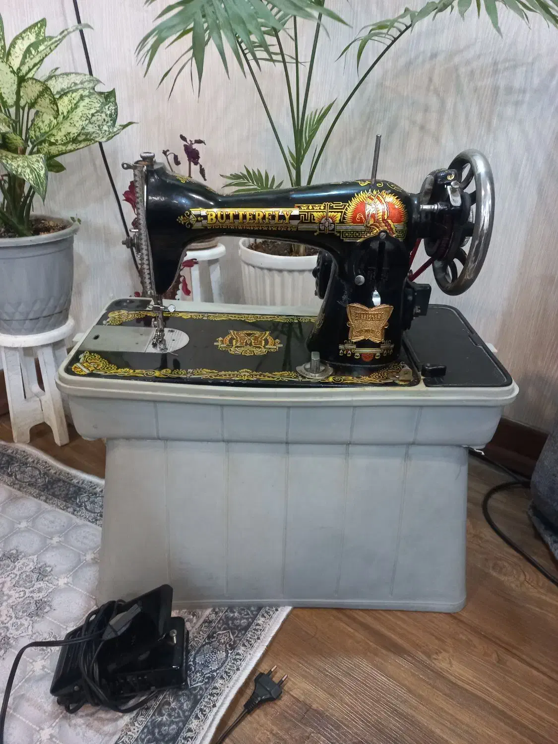 چرخ خیاطی Butterfly اصل|چرخ خیاطی و ریسندگی|رشت, کوی یخ|دیوار