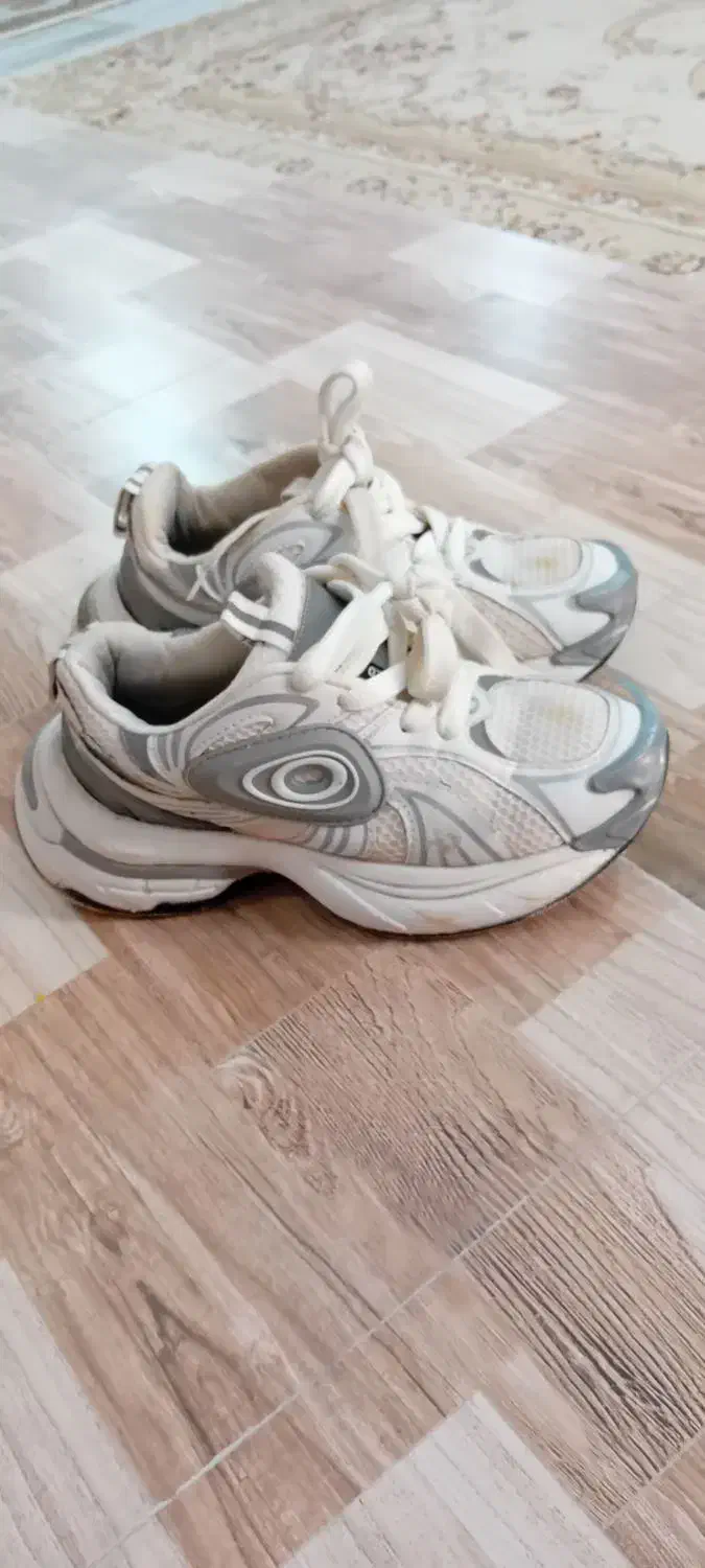 کفش اسپرت سایز ۴۰ ۴۱|کیف، کفش، کمربند|گیلان غرب, |دیوار