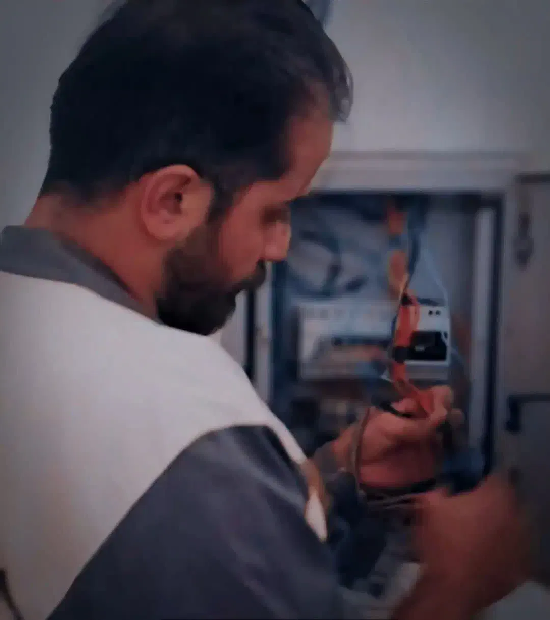 برقکار متخصص منصف|خدمات پیشه و مهارت|قم, پردیسان|دیوار