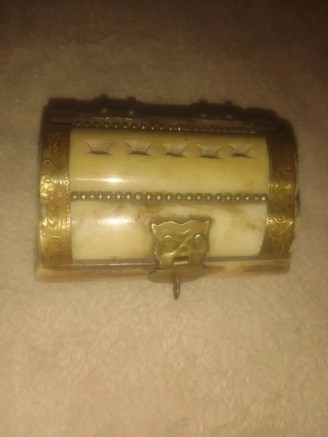 تعدادی وسایل آنیک ومهره جات قدیمی|کلکسیون اشیاء عتیقه|میناب, |دیوار