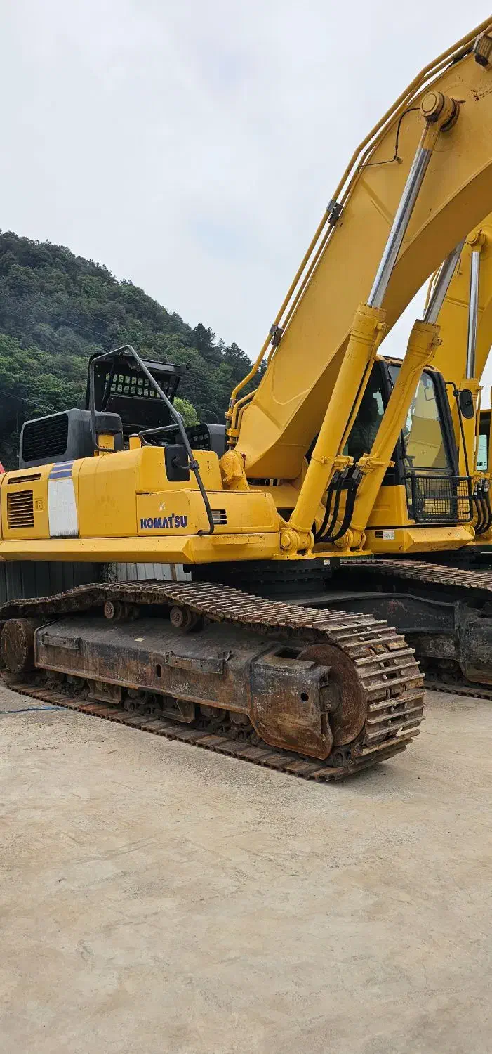 فروش ۲ عدد بیل مکانیکی ۴۰۰ کوماتسو خط ۸ آر|خودرو سنگین|قم, زنبیل آباد|دیوار