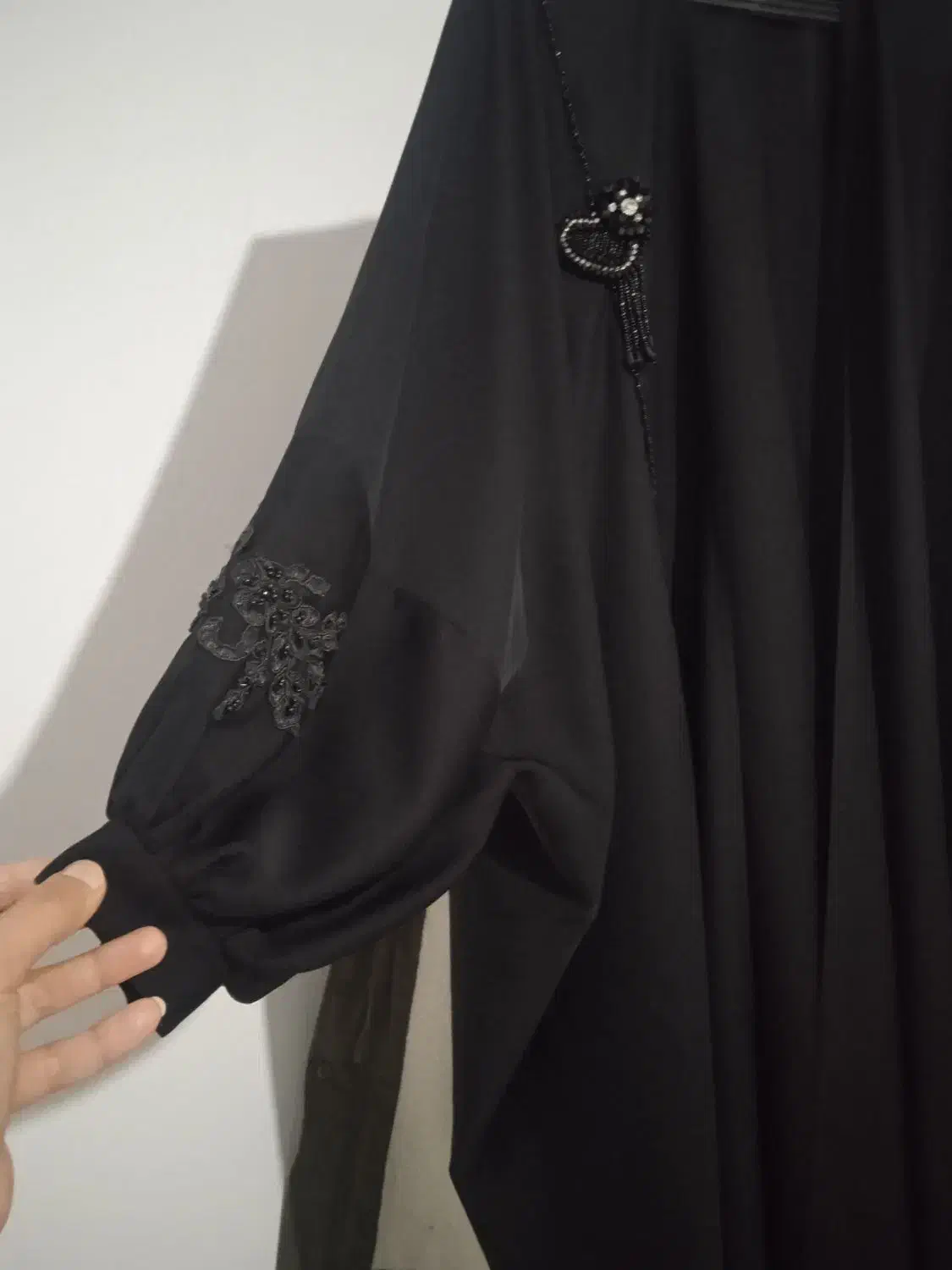 عبا مجلسی بلند|لباس|تربتحیدریه, باغ ملی|دیوار