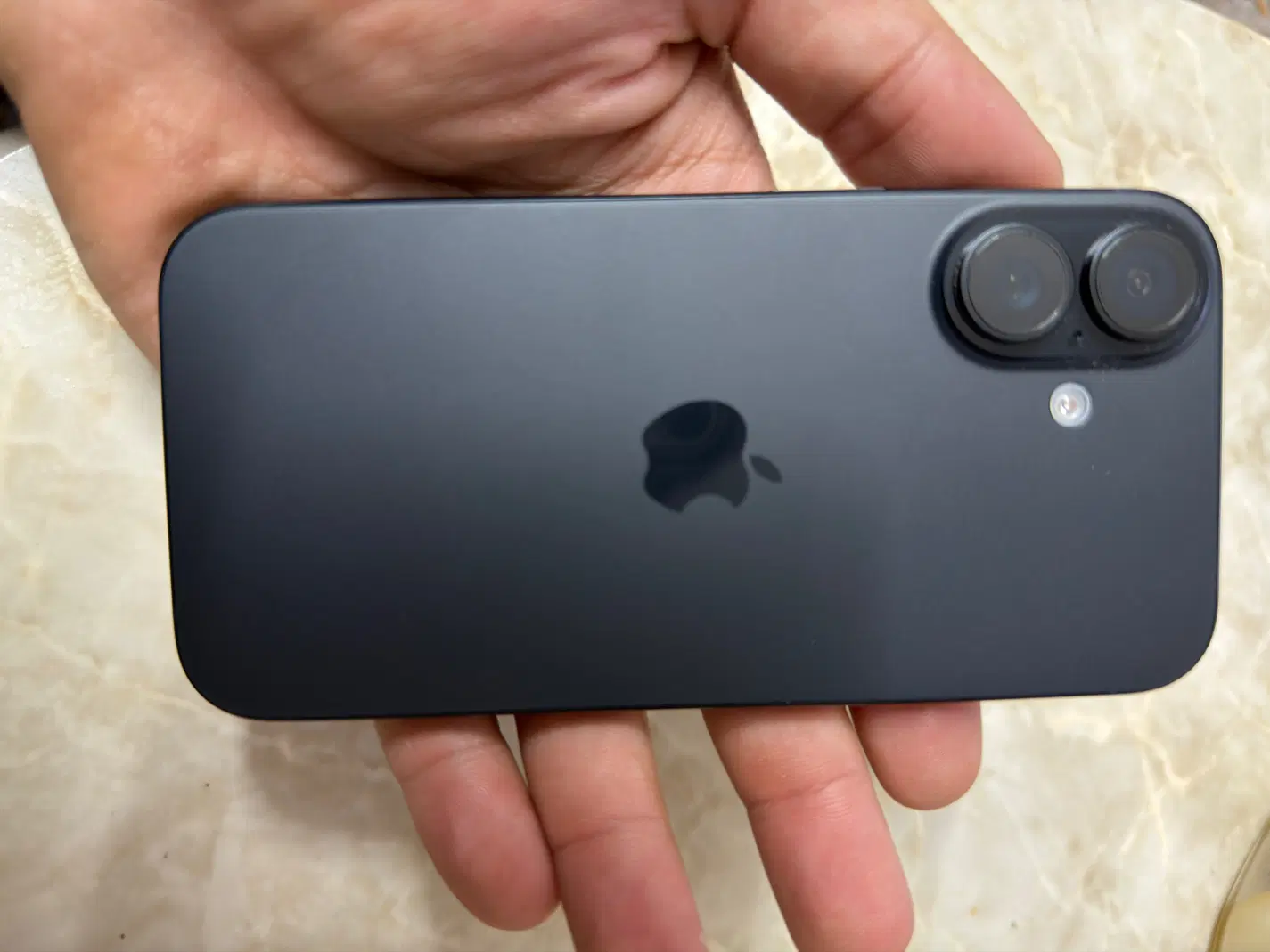 iPhone 16|موبایل|کاشان, پا نخل|دیوار