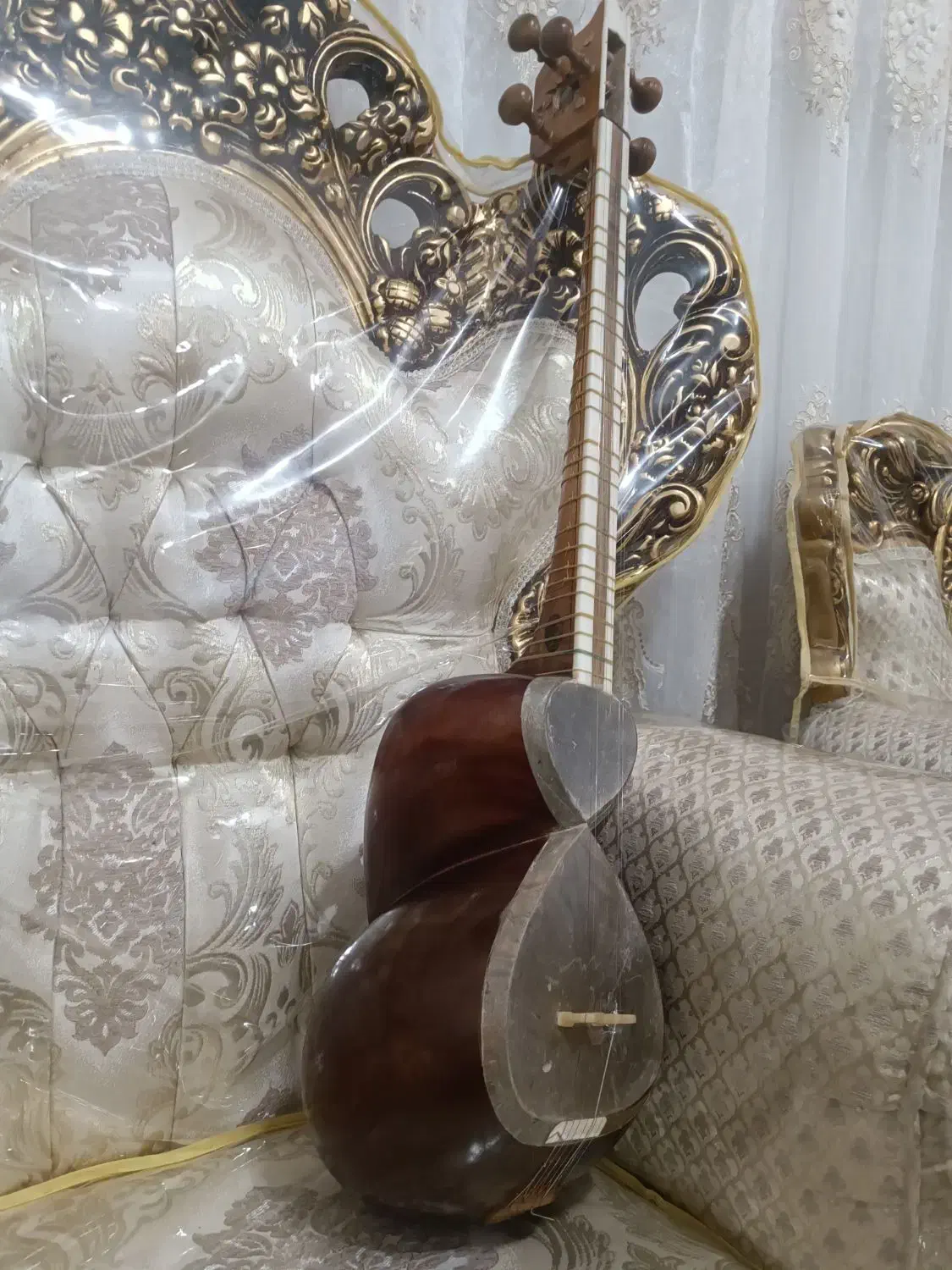 تار‌۳/۴‌کودک|سازهای سنتی|پیر بکران, |دیوار