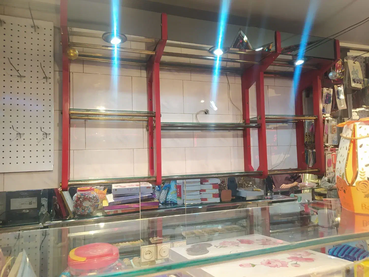 ویترین دیواری مناسب تمام مشاغل|فروشگاه و مغازه|مشهد, گوهرشاد|دیوار