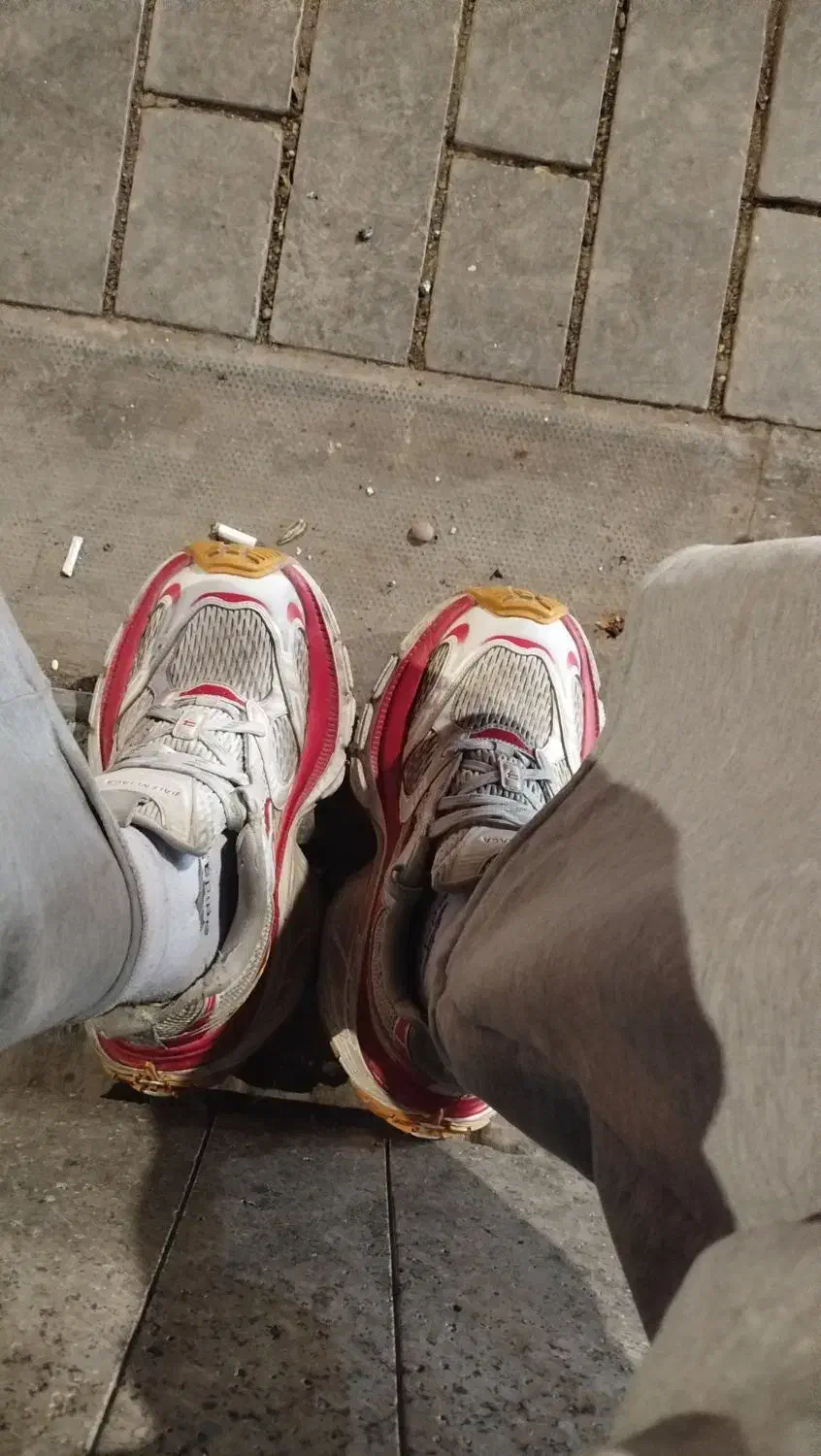 کتونی بلنسیاگا 10X سایز42|کیف، کفش، کمربند|قم, ولیعصر|دیوار