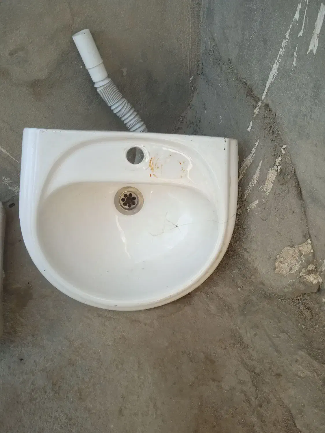 روشویی بدونه پایه وکاسه دستشویی|لوازم سرویس بهداشتی|ملایر, |دیوار