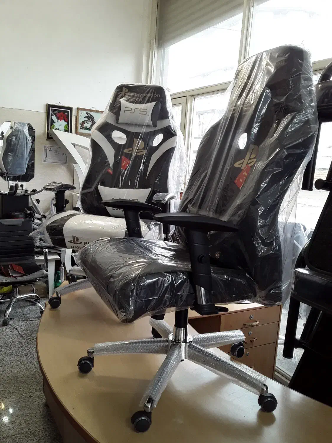 صندلی جکدار گیمینگ پایه کروم زیر پایی دار و ساده|صندلی و نیمکت|اردبیل, |دیوار