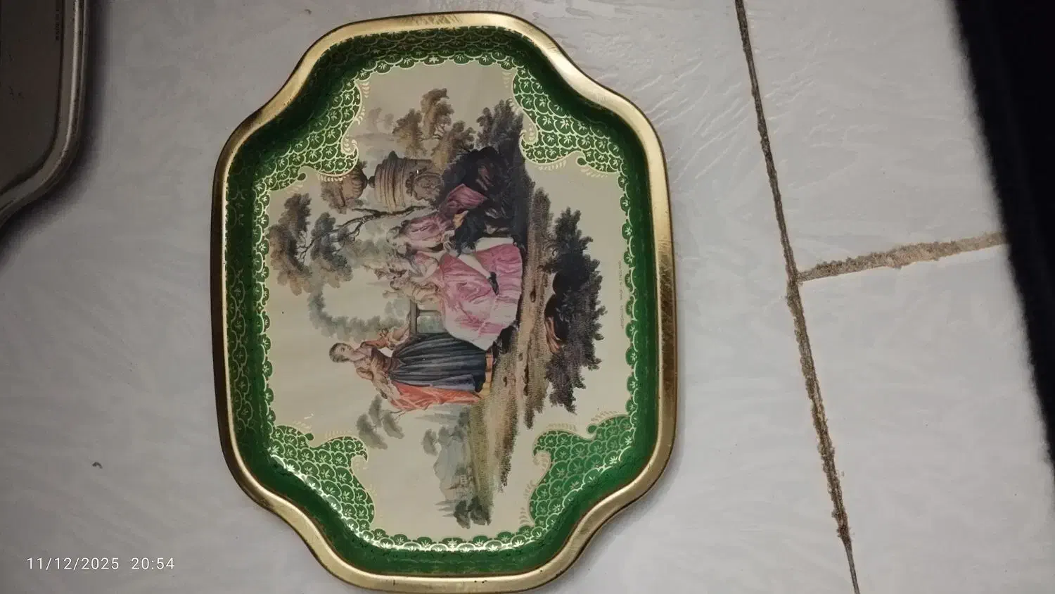 سینی قدیمی|کلکسیون اشیاء عتیقه|صدرا-فارس, فاز ۱|دیوار