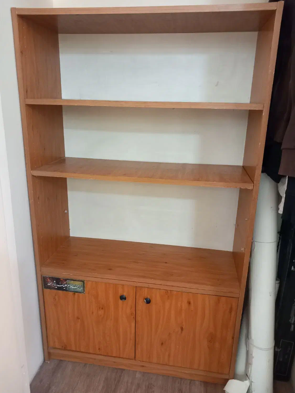 حدود۳۰جلدکتابتاریخی|کتاب و مجله تاریخی|شاهینشهر, خانه کارگر|دیوار