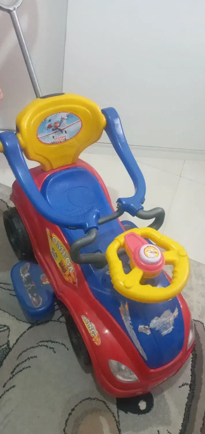 ماشین کودک|اسباب‌بازی بچه|ری, علایین|دیوار