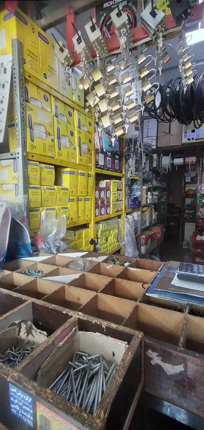 فروش اجناس رنگ و ابزار و اتصالات ولوازم الکتریکی|ابزارآلات|اسلامشهر, شهرک امام حسین (میان آباد)|دیوار