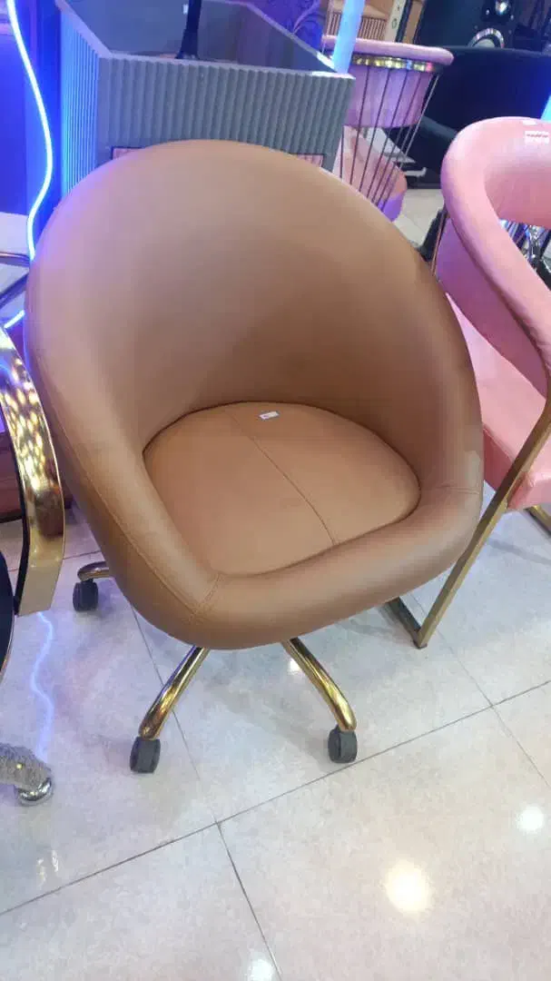 تجهیزات آرایشگاه|آرایشگاه و سالن‌های زیبایی|هشتگرد, طاووسیه|دیوار