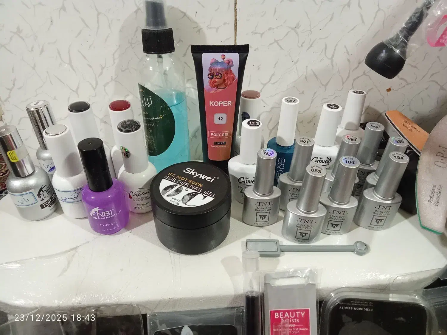 کاشت ناخون|آرایشگاه و سالن‌های زیبایی|فسا, |دیوار