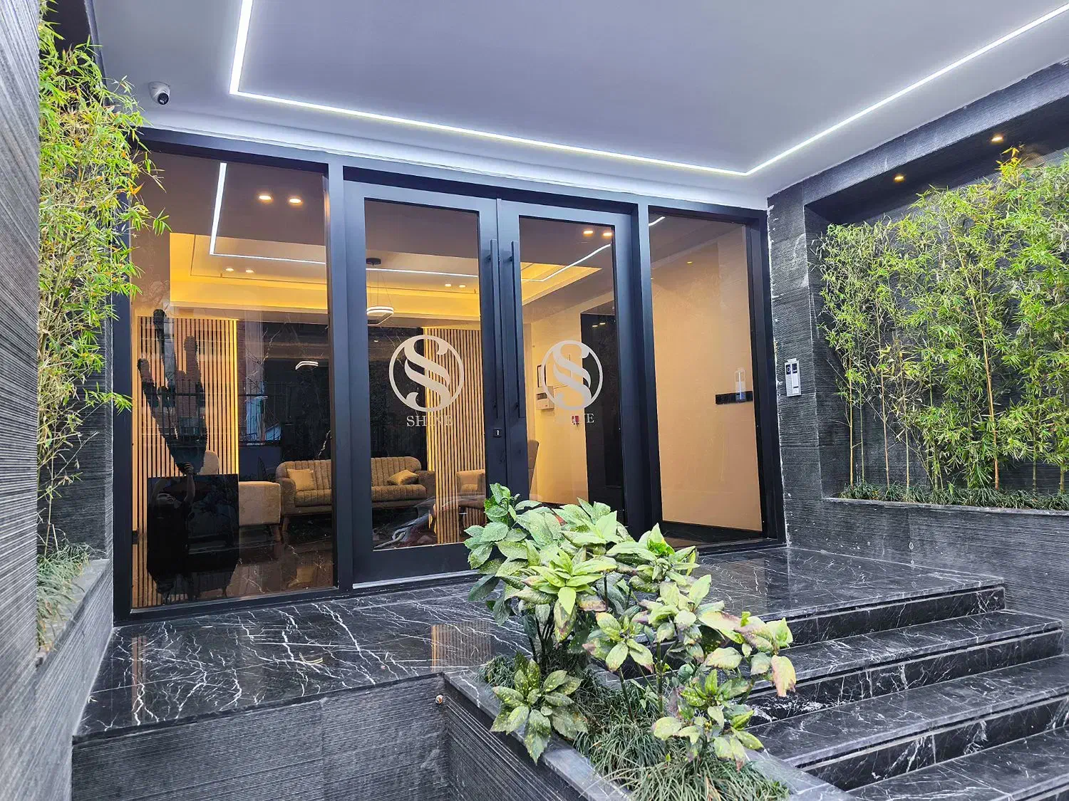 آپارتمان ۱۳۰ متر * شاهکار * «کلیدنخورده ' غرق نور»