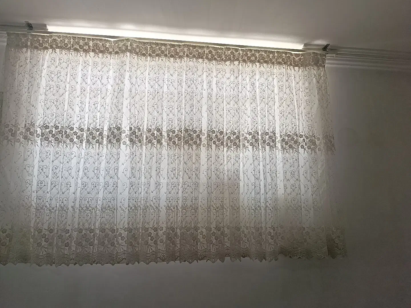 پرده|پرده، رانر، رومیزی|رومشکان, |دیوار