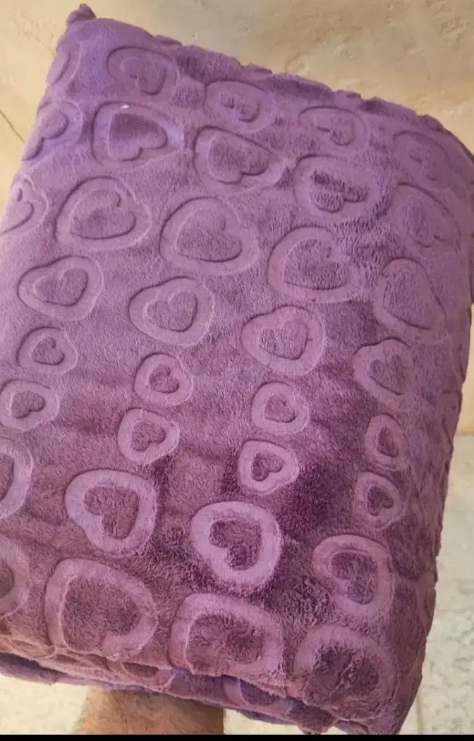 پتو شادیلون|رختخواب، بالش، پتو|رباط‌کریم, رباط‌کریم|دیوار