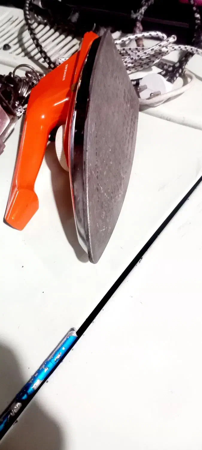 دو عدد اتو قدیمی.  ژاپن.  سالم|اتو و لوازم اتو|جهرم, |دیوار