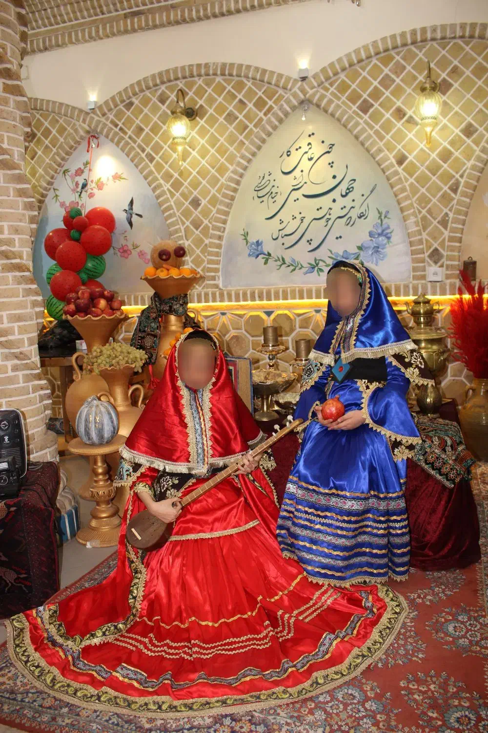 عکاسی و لباس محلی|لباس|نیشابور, خیام|دیوار