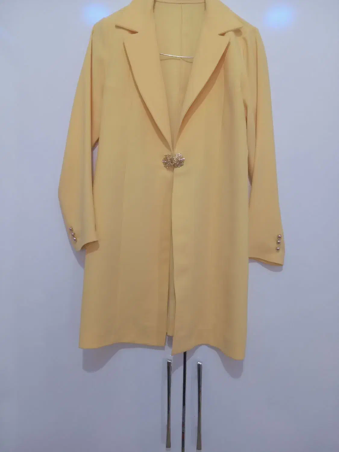 لباس مجلسی|لباس|درمیان, |دیوار