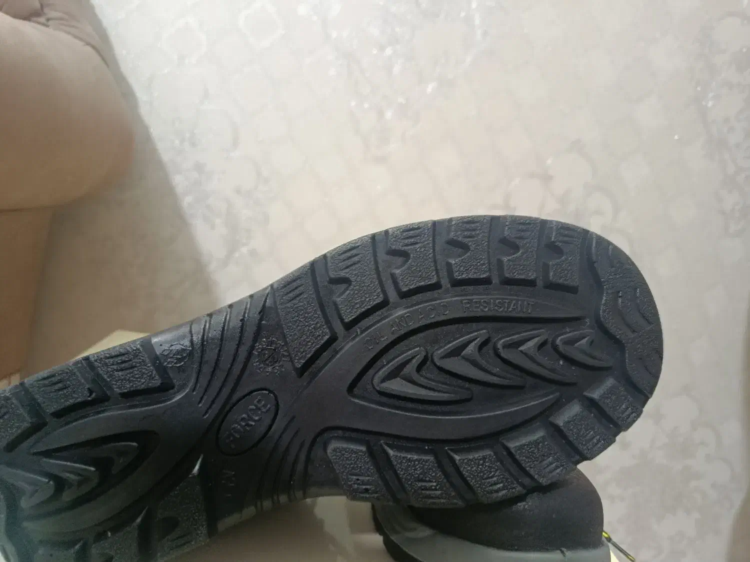 کفش کار برند ایمن پا|کیف، کفش، کمربند|ری, دیلمان|دیوار