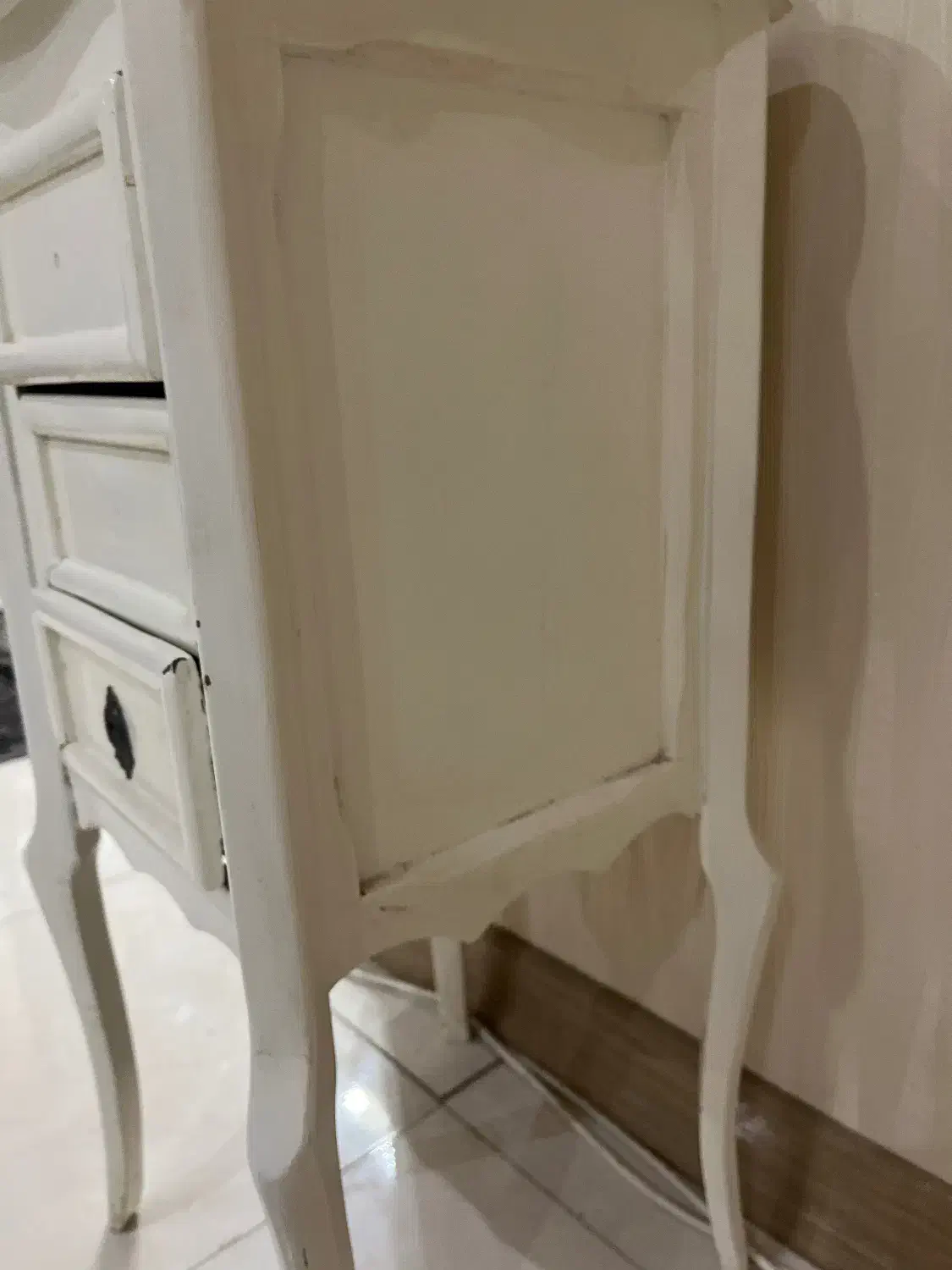 میزتلفن یا اباژر|میز تلفن|اهواز, زندوکیلی|دیوار