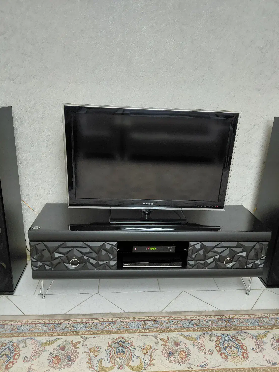 تلویزیون ال سی دی|تلویزیون و پروژکتور|اندیشه, اندیشه فاز ۱|دیوار