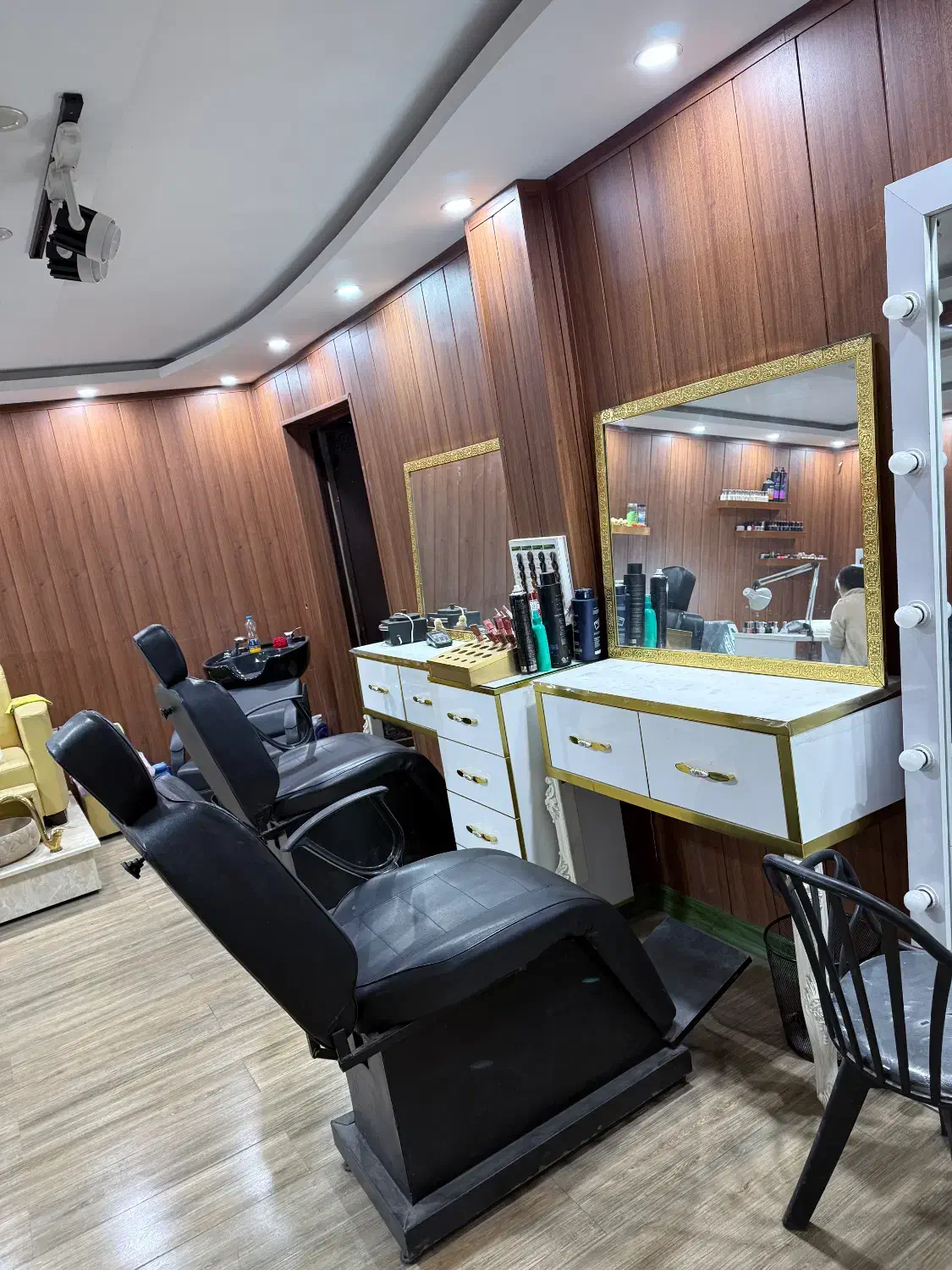 فروش تجهیزات آرایشگاه/تمیز و نو|آرایشگاه و سالن‌های زیبایی|لنگرود, |دیوار