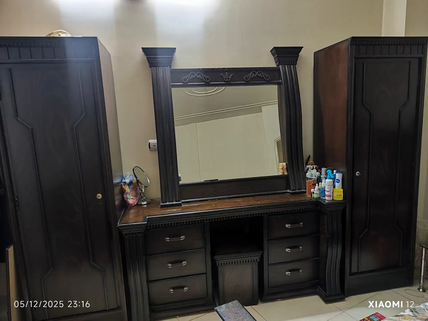 کمد و آیینه|مبلمان خانگی و میز عسلی|اصفهان, خلیل آباد|دیوار