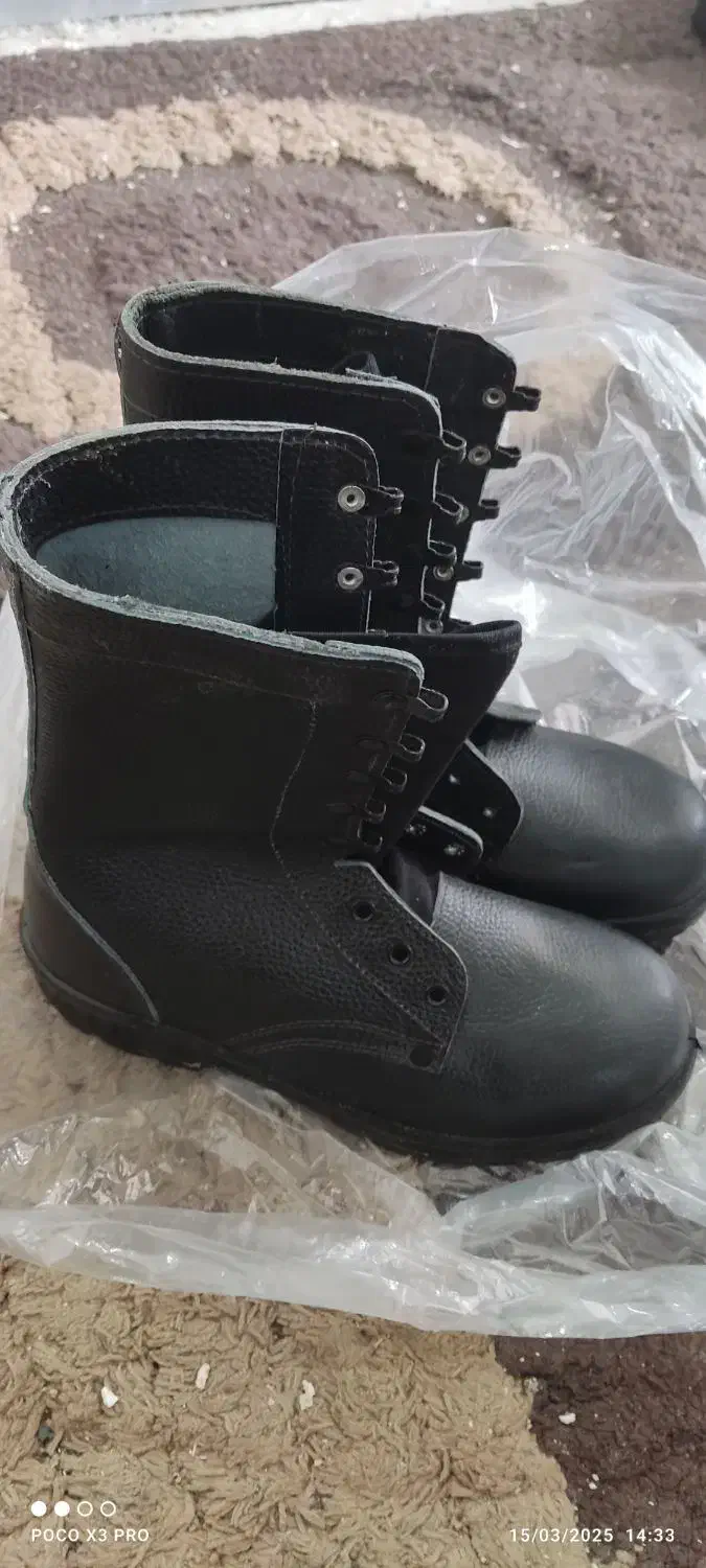 پوتین|کیف، کفش، کمربند|بوشهر, |دیوار