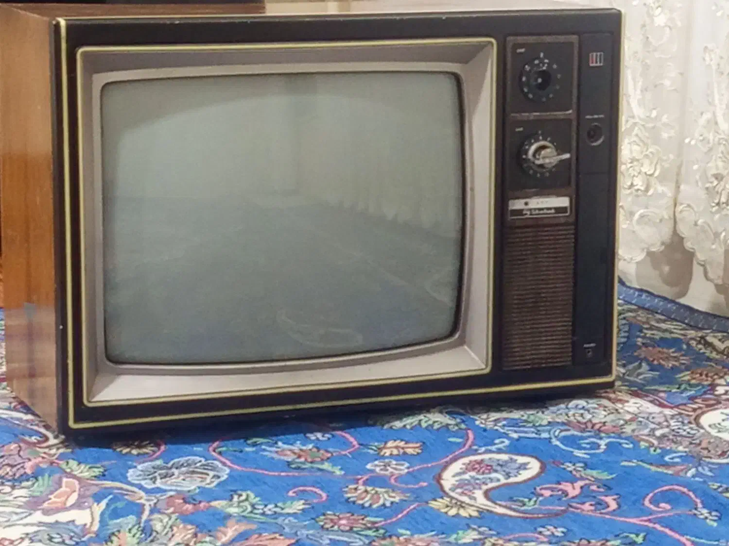 فروش تلویزیون قدیمی|کلکسیون اشیاء عتیقه|ابهر, |دیوار
