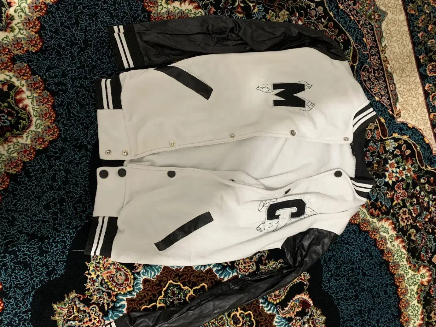 سه عدد سویشرت|لباس|شهریار, شهریار|دیوار