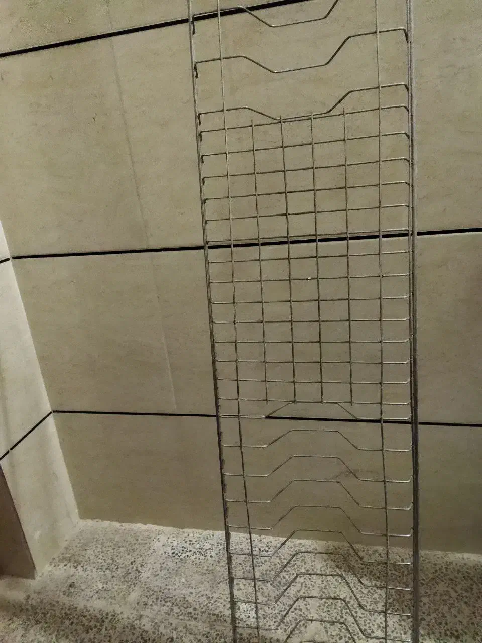 مقداری وسایل منزل|آب‌چکان و نظم‌دهنده ظروف|دورود, |دیوار