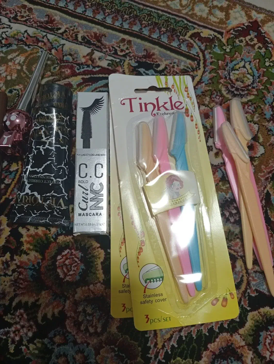 وسایل آرایشی نو .|آرایشی، بهداشتی، درمانی|خمام, |دیوار