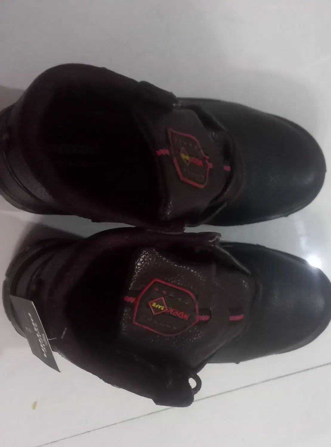 کفش کار|کیف، کفش، کمربند|ساوه, |دیوار