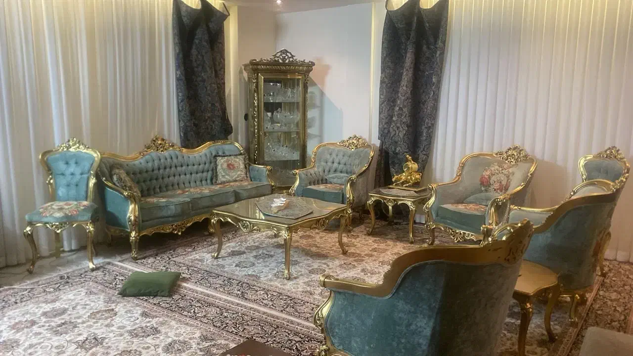 مبل سلطنتی ۹ نفره و میزناهارخوری|مبلمان خانگی و میز عسلی|مشهد, سعد آباد|دیوار