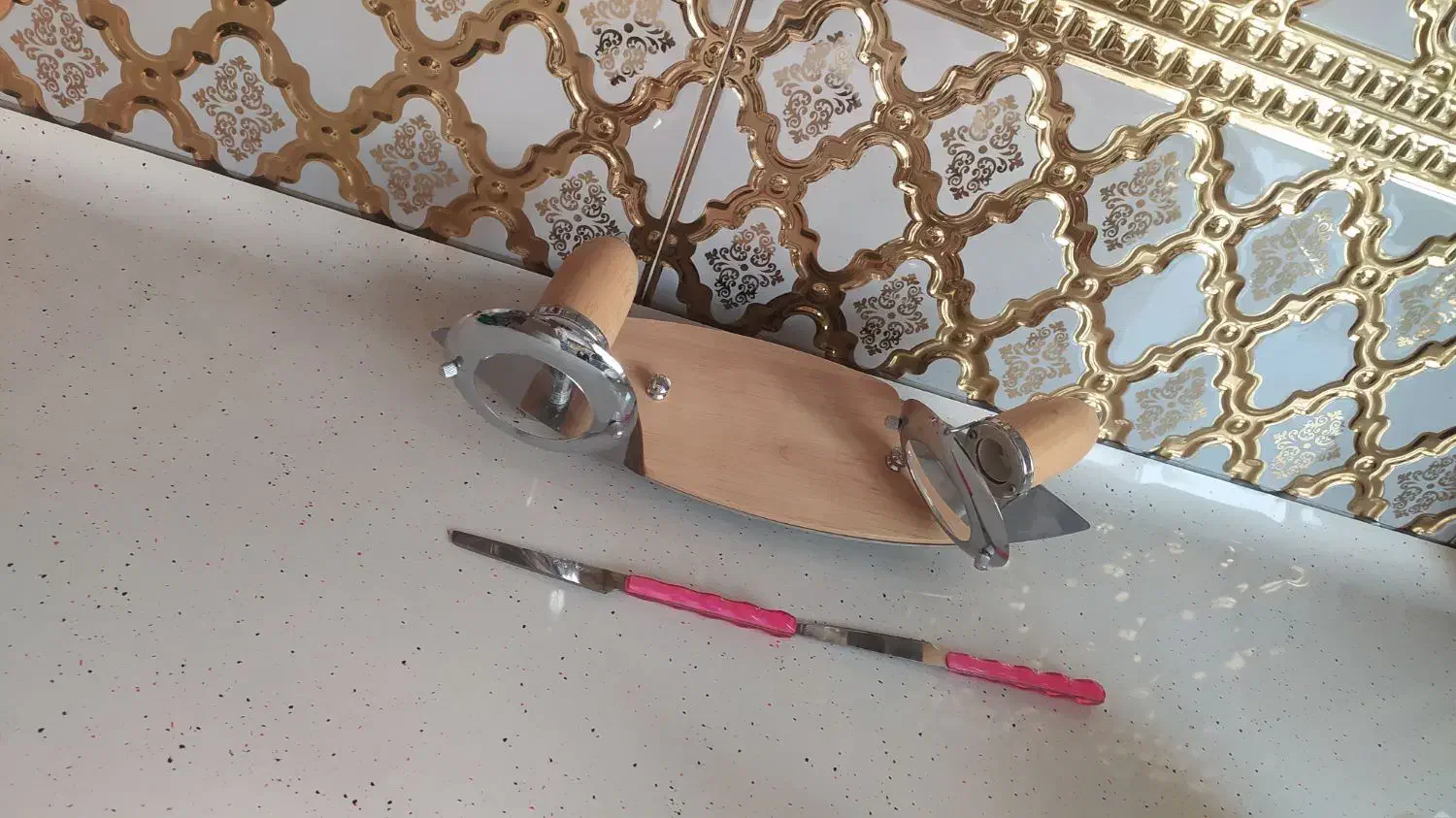 چراغ دیواری کاملا سالم وشیک.|لامپ و چراغ|قرچک, مهدیه|دیوار