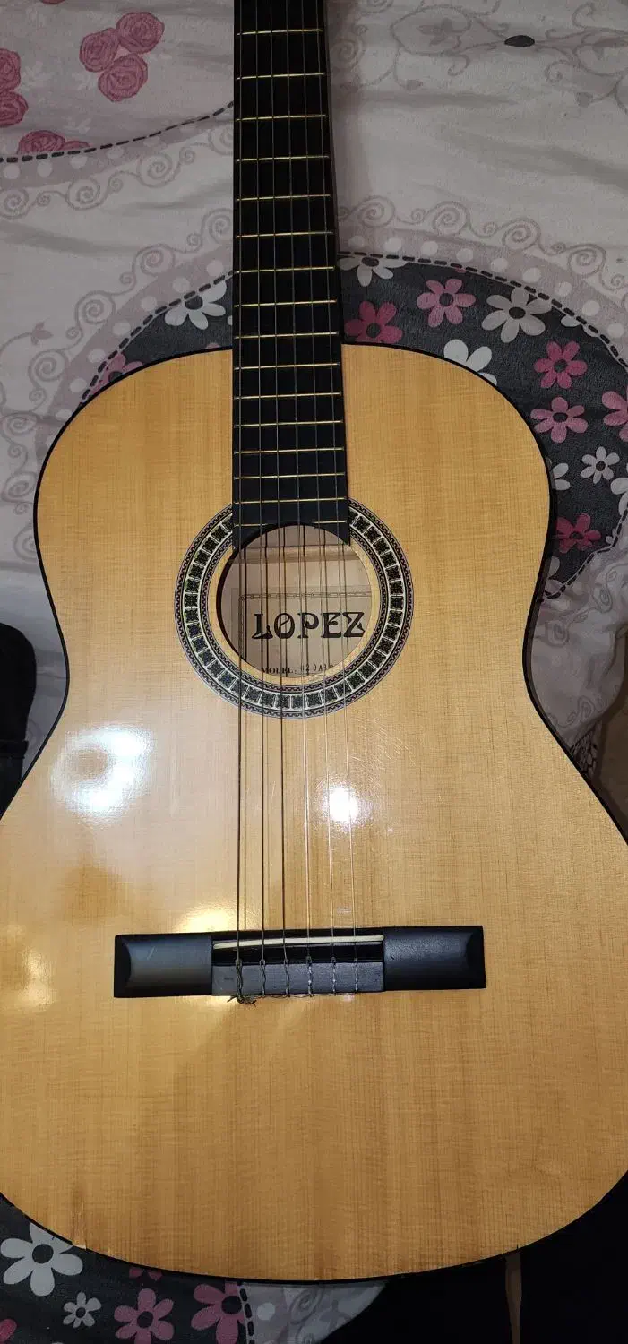 گیتار کلاسیک Lopez اسپانیا|گیتار، بیس، امپلیفایر|تهران, اختیاریه|دیوار