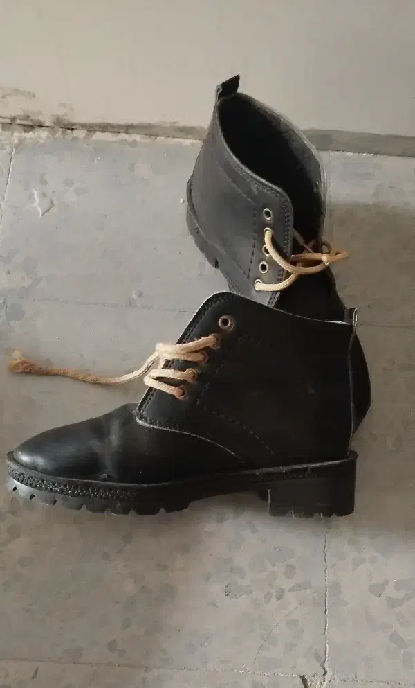 نیم بوت|کیف، کفش، کمربند|کوهدشت, |دیوار