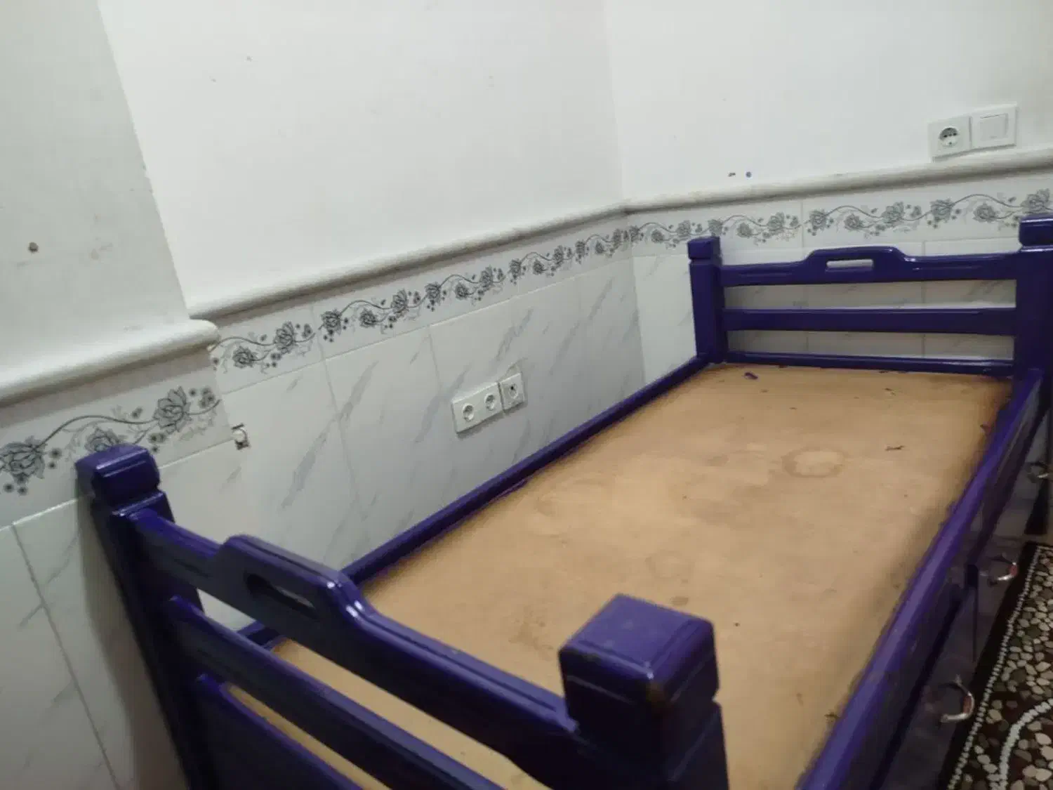 تخت تمام چوب تک نفره|تخت و سرویس خواب|نکا, |دیوار