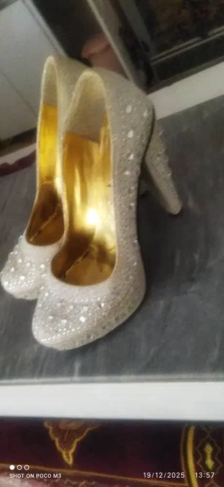 کفش|کیف، کفش، کمربند|بوکان, |دیوار