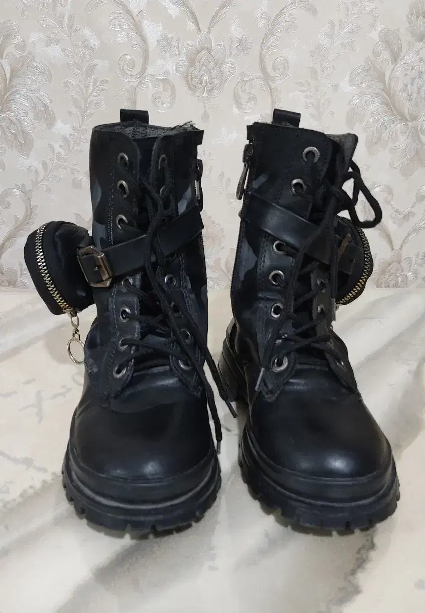 پوتین دخترانه سایز ۳۰|کفش و لباس بچه|رباط‌کریم, شترخوار|دیوار